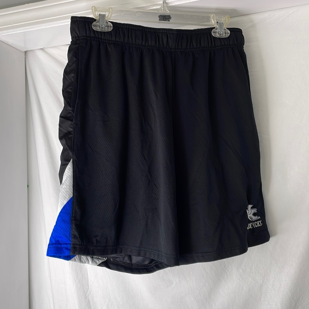 UK wildcats M top of the world basketball shorts side pockets excellent cond.